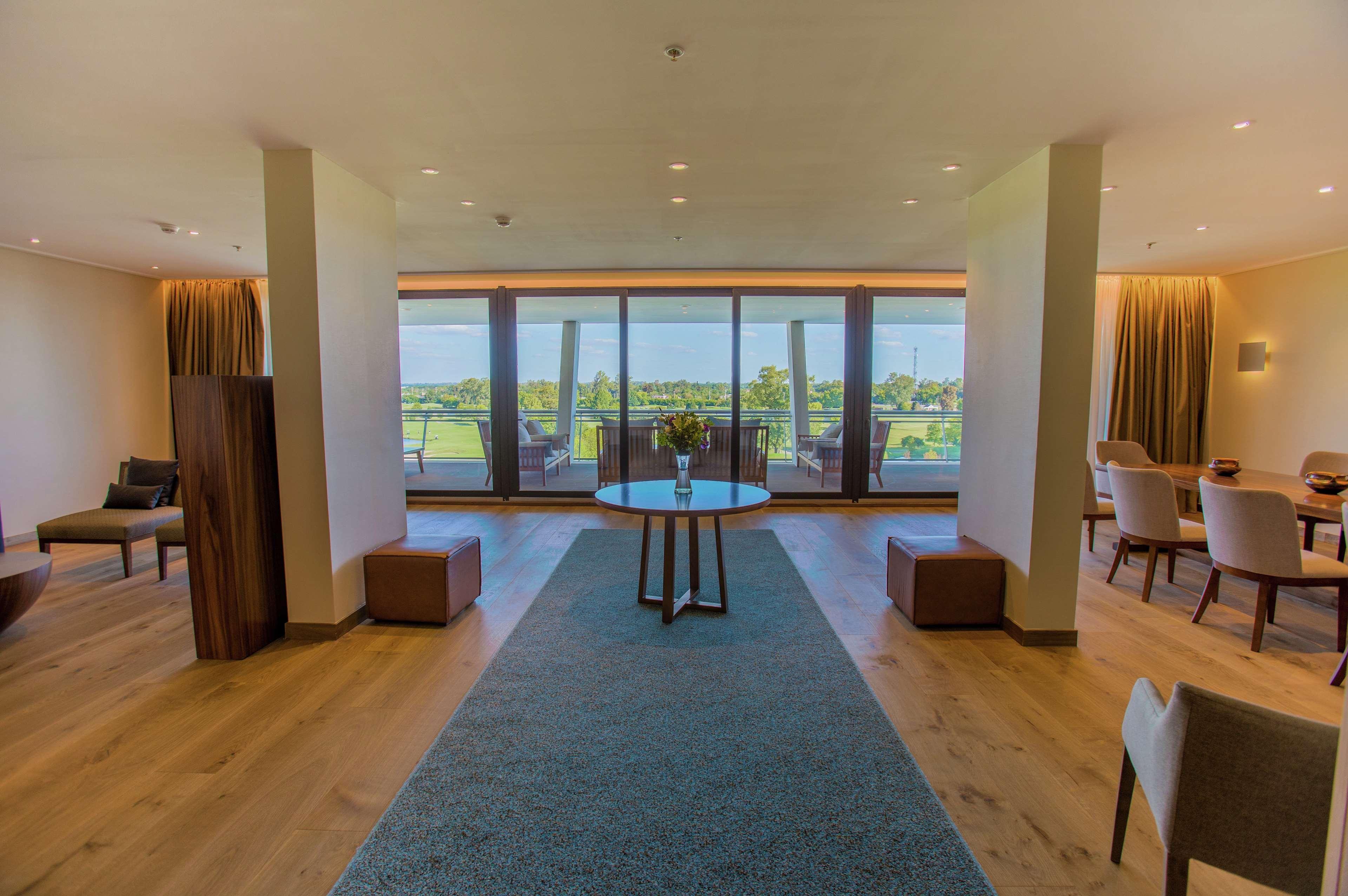 Hilton Pilar Hotel Luaran gambar