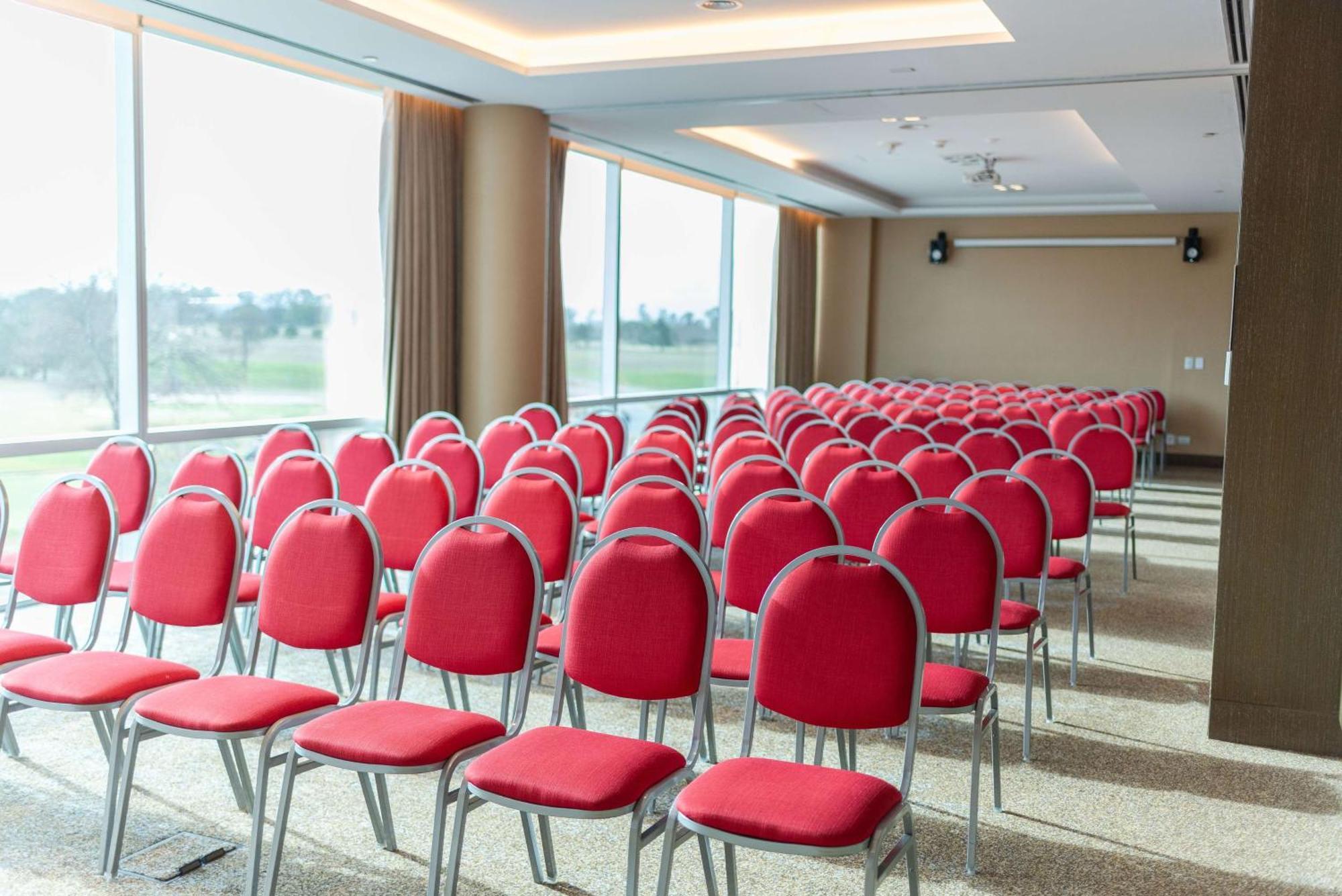 Hilton Pilar Hotel Luaran gambar