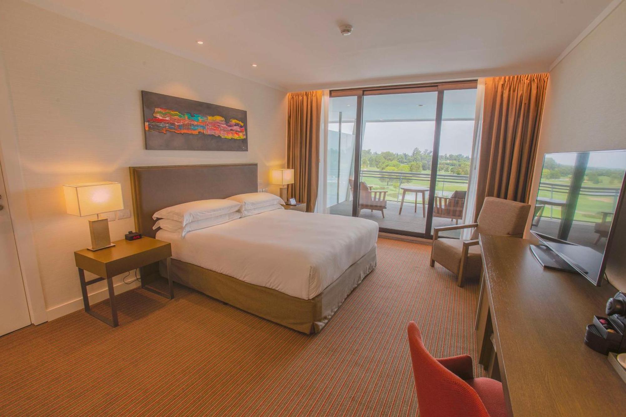 Hilton Pilar Hotel Luaran gambar