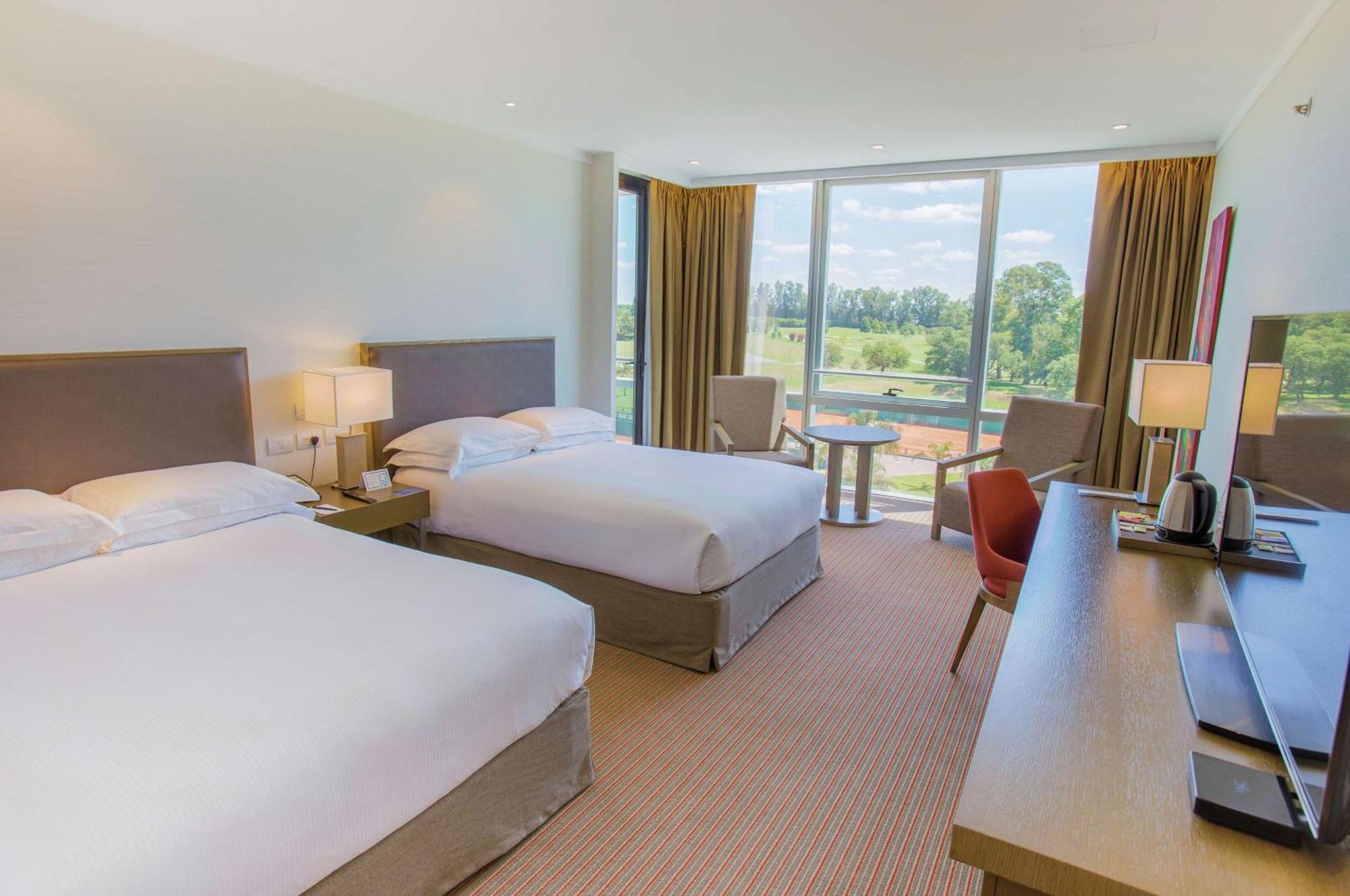 Hilton Pilar Hotel Luaran gambar