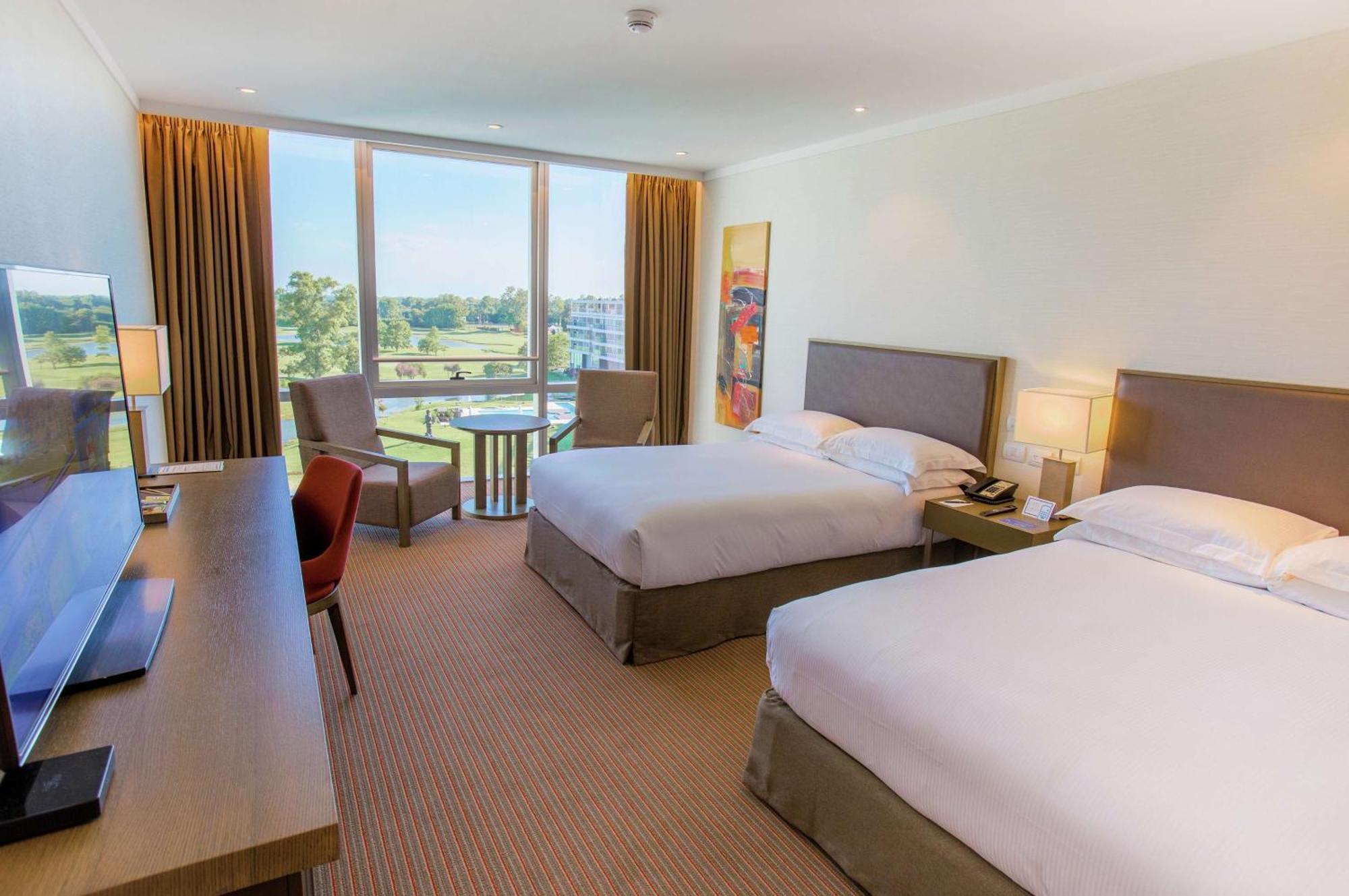 Hilton Pilar Hotel Luaran gambar