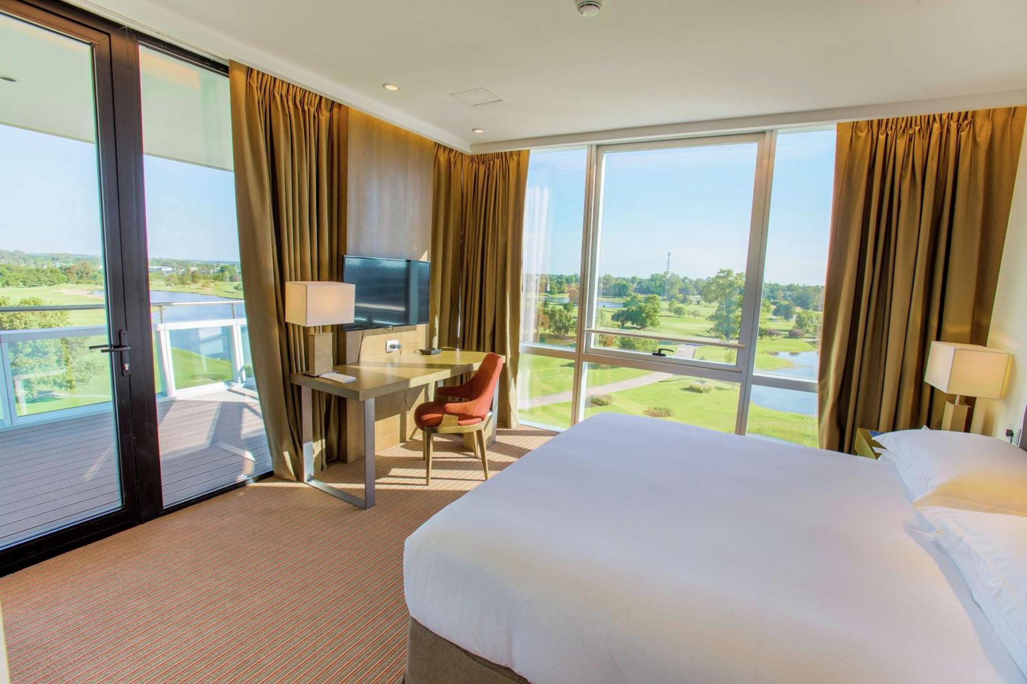 Hilton Pilar Hotel Luaran gambar